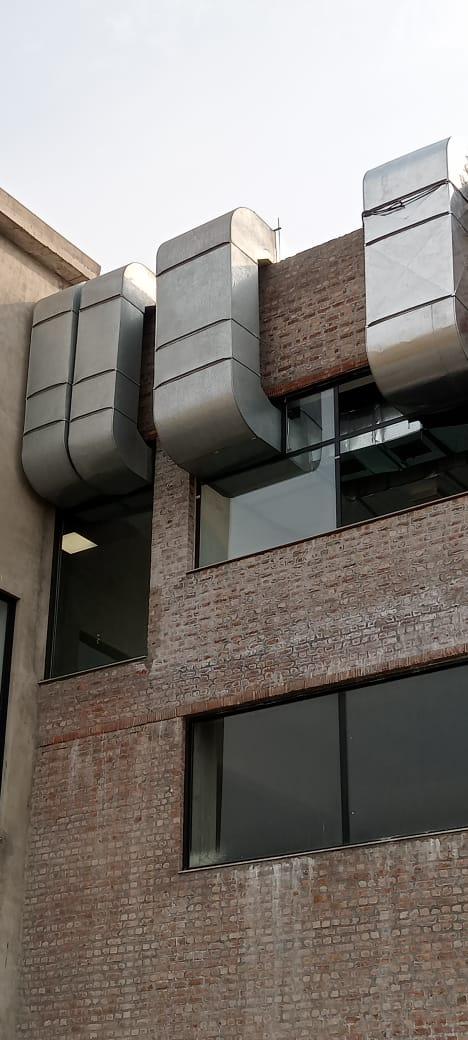 Commercial kitchen exhaust duct system